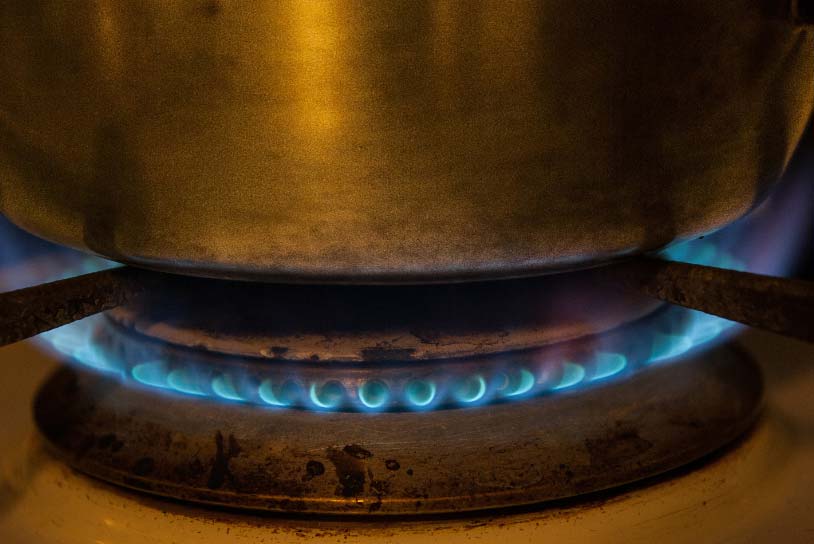 GGS-Fire-Safety---Pan-on-Gas-Oven-Ring